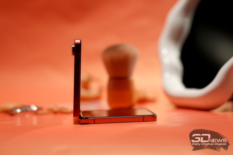 Представлена похудевшая раскладушка Samsung Galaxy Z Flip7 с чипом Exynos 2500 и увеличенными экранами за 91 990 рублей