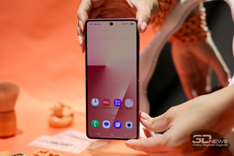 Представлена похудевшая раскладушка Samsung Galaxy Z Flip7 с чипом Exynos 2500 и увеличенными экранами за 91 990 рублей