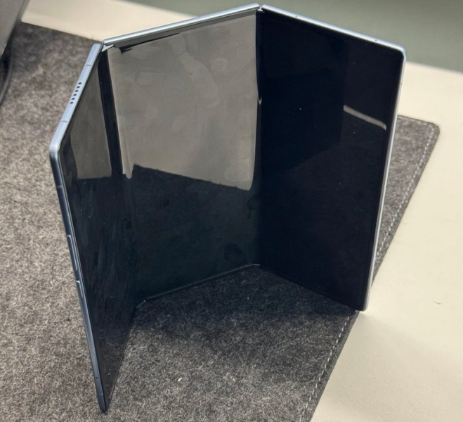 Tecno показала смартфон-гармошку Phantom Ultimate G Fold, обскакав Samsung
