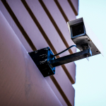 Тысячи камер Hikvision остаются уязвимы ко взлому почти год — доступ к ним активно продают в даркнете
