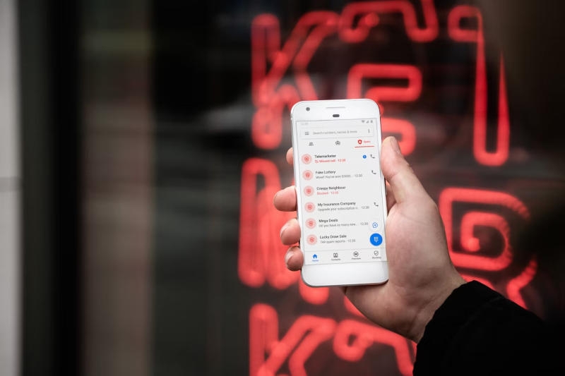 Мошенники начали заменять контакты на смартфонах жертв при помощи файлов VCF