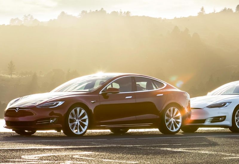 Руководство Tesla избавилось от более чем половины своих акций компании за этот год